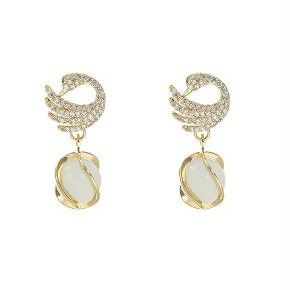 Swan Shaped Dangle Fashion Earrings - Picture 6 of 7